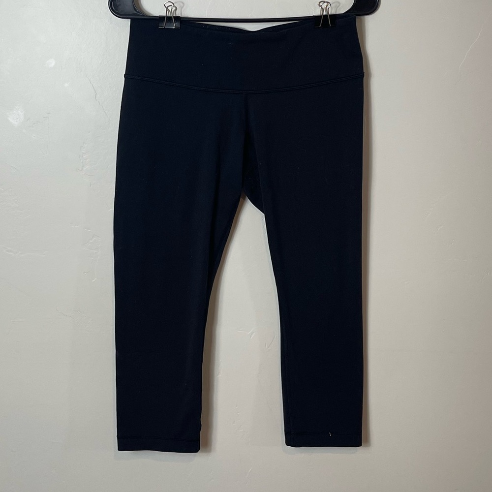 Lululemon black ankle length leggings active workout size 8